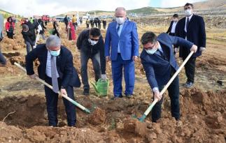 FİDANLAR TOPRAKLA BULUŞTURULDU