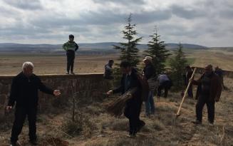SIDIKLI EKİZAĞIL KÖYÜNDE FİDAN DİKİLDİ