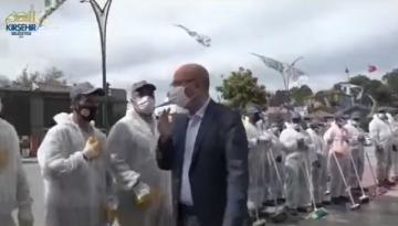 BELEDİYE ANA CADDELERİ DEZENFEKTE ETTİ
