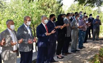 KURBAN BAYRAMI AREFESİNDE ŞEHİTLİK ZİYARETİ YAPILDI