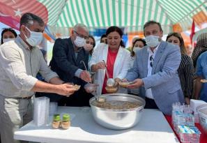 AK PARTİ İL BAŞKANLIĞI AŞURE DAĞITTI