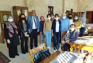 Gelenekli El Sanatları Merkezi’ndeki Hat ve Tezhip Sanatı Kursları devam ediyor