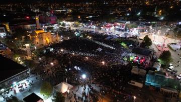 CACABEY MEYDANI BÖYLE KALABALIK OLMAMIŞTI