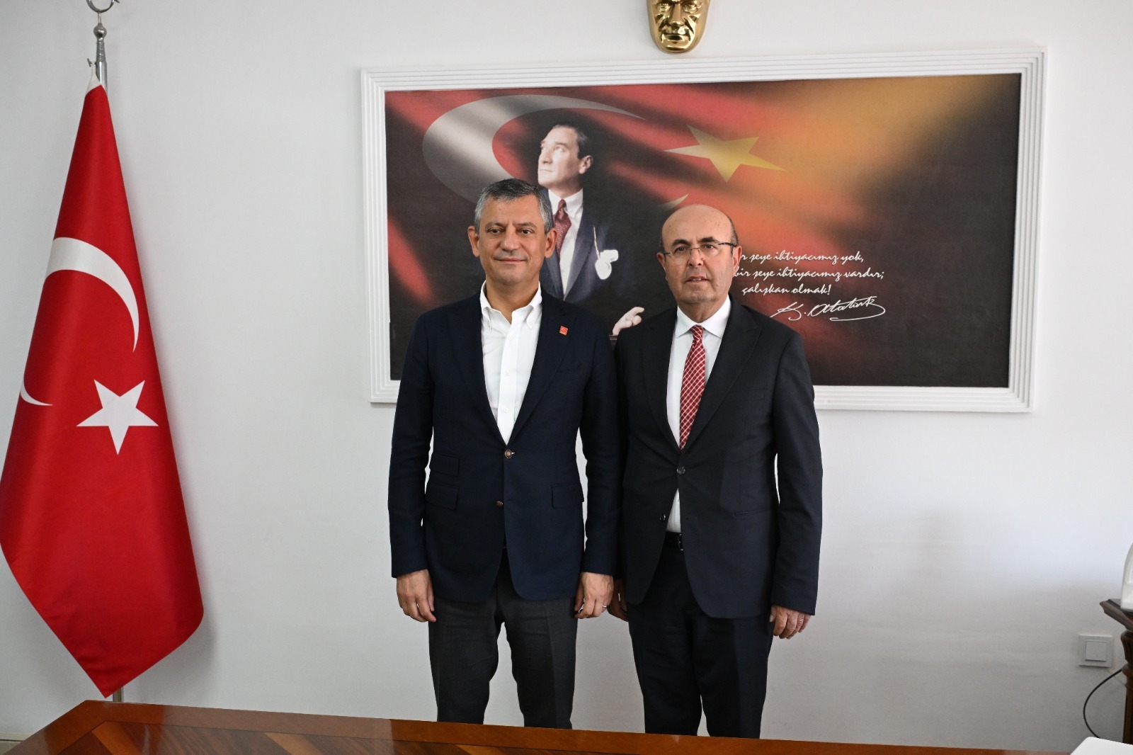 ÖZGÜR ÖZEL’DEN SELAHATTİN EKİCİOĞLU’NA ÖVGÜ DOLU SÖZLER