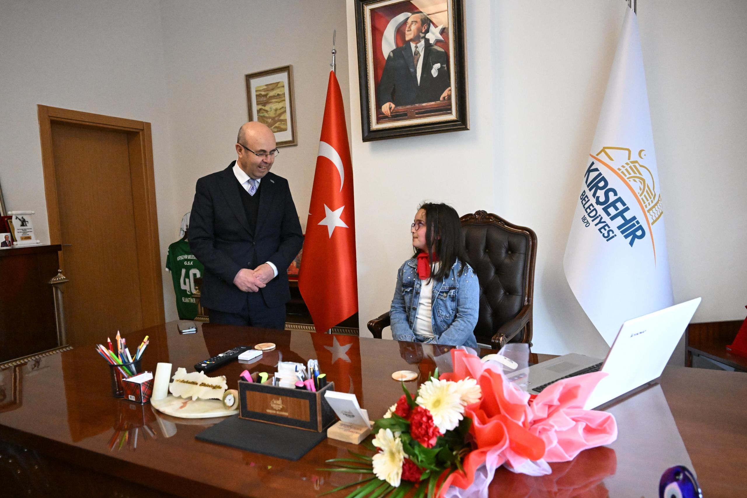 BAŞKAN EKİCİOĞLU 23 NİSAN PROGRAMLARINA KATILDI